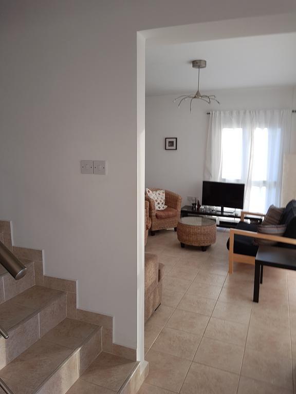 Aphrodite Beachfront Penthouse Apartment Ghaziveran Eksteriør bilde