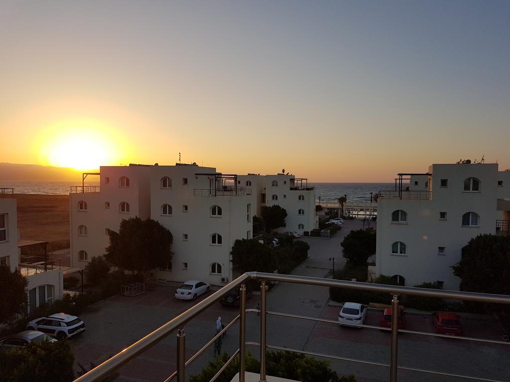 Aphrodite Beachfront Penthouse Apartment Ghaziveran Eksteriør bilde