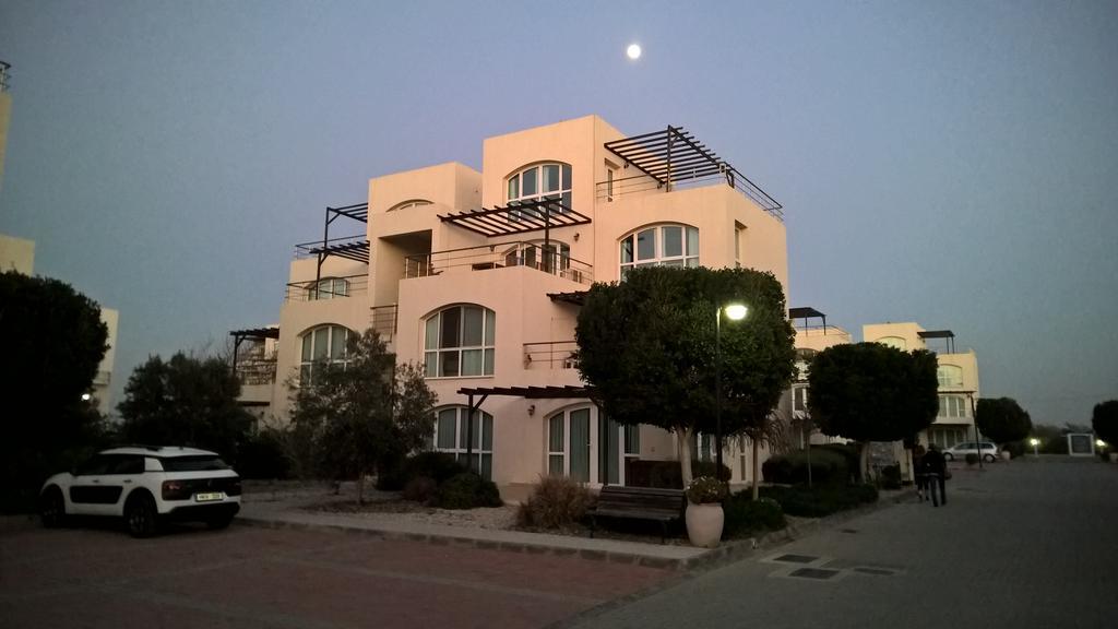 Aphrodite Beachfront Penthouse Apartment Ghaziveran Eksteriør bilde