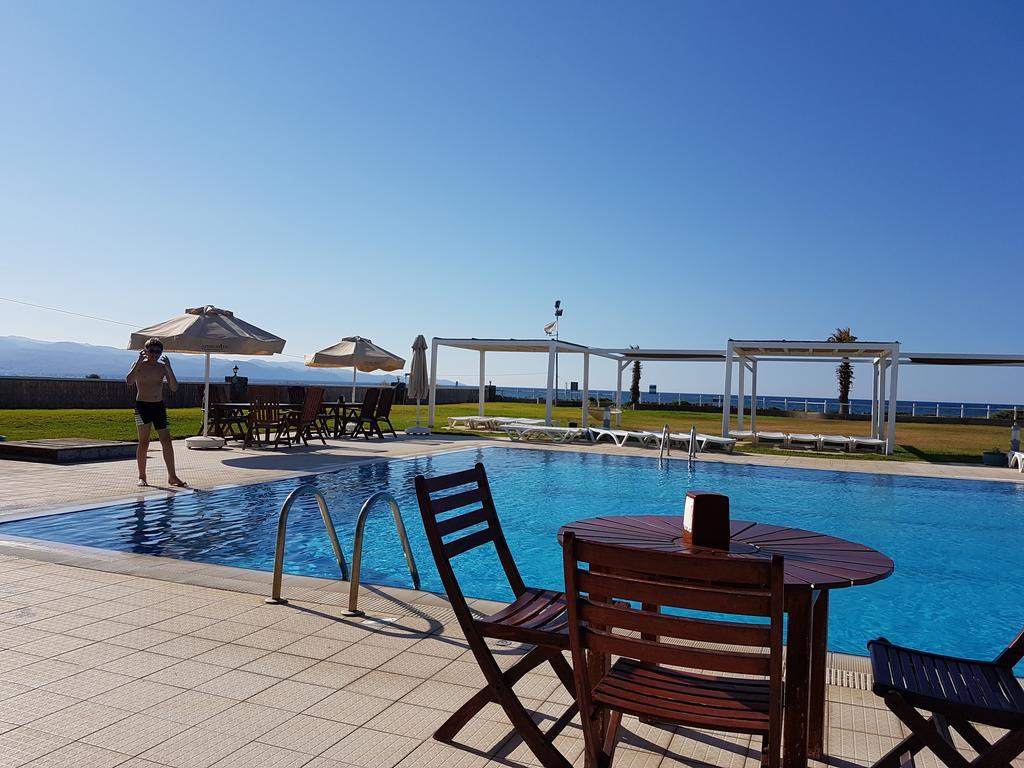Aphrodite Beachfront Penthouse Apartment Ghaziveran Eksteriør bilde