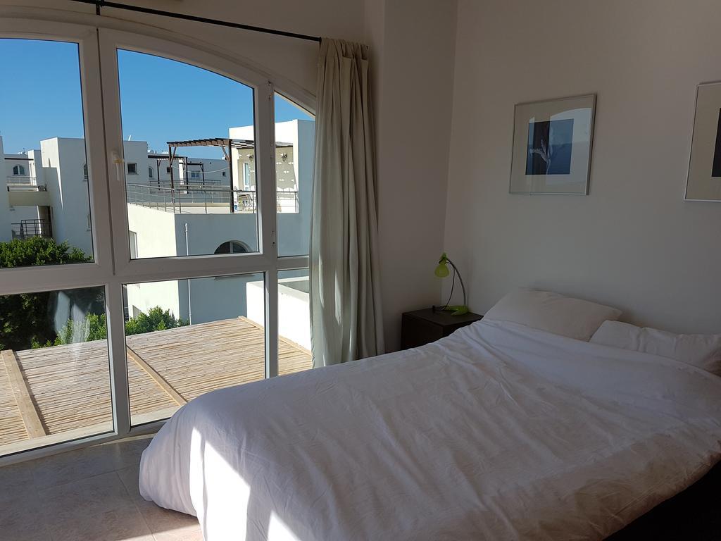 Aphrodite Beachfront Penthouse Apartment Ghaziveran Eksteriør bilde