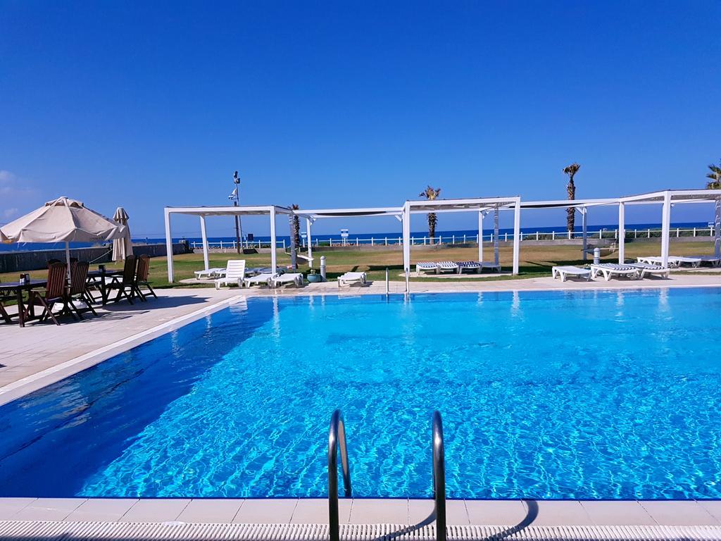 Aphrodite Beachfront Penthouse Apartment Ghaziveran Eksteriør bilde